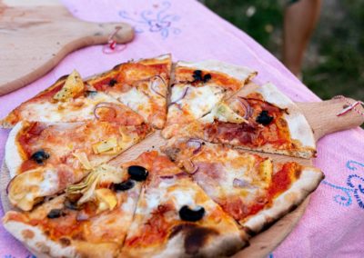 Wood-fired pizza on your holiday in Le Marche
